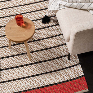 Patterned weave detail of a Recork Sugo Sofia Rug made from sustainable cork. 