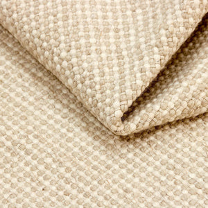 Close up of the Beige Nordic Touch Rug by Rezas is a handwoven kelim. The inviting texture is crafted by weaving together varied yarn weights in beige and cream hues. Natural variations in the yarn tones brings added character to the design.Beige Nordic Touch Rug - Décoraii